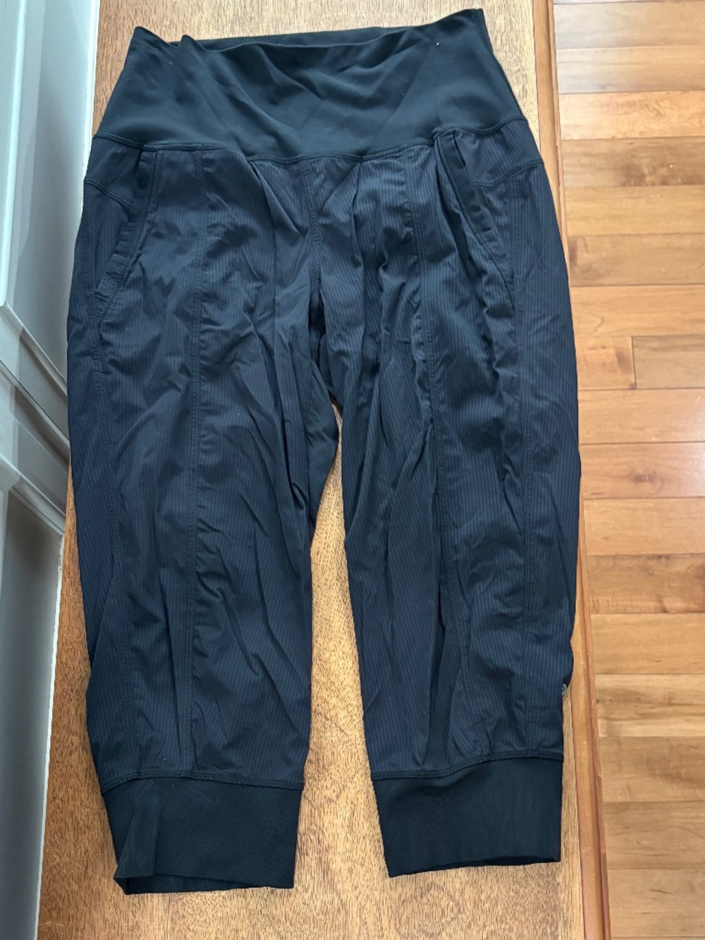 Lululemon jogger crop